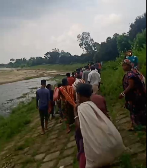 Thousands of Hindus Leaving Bangladesh Amidst Looting